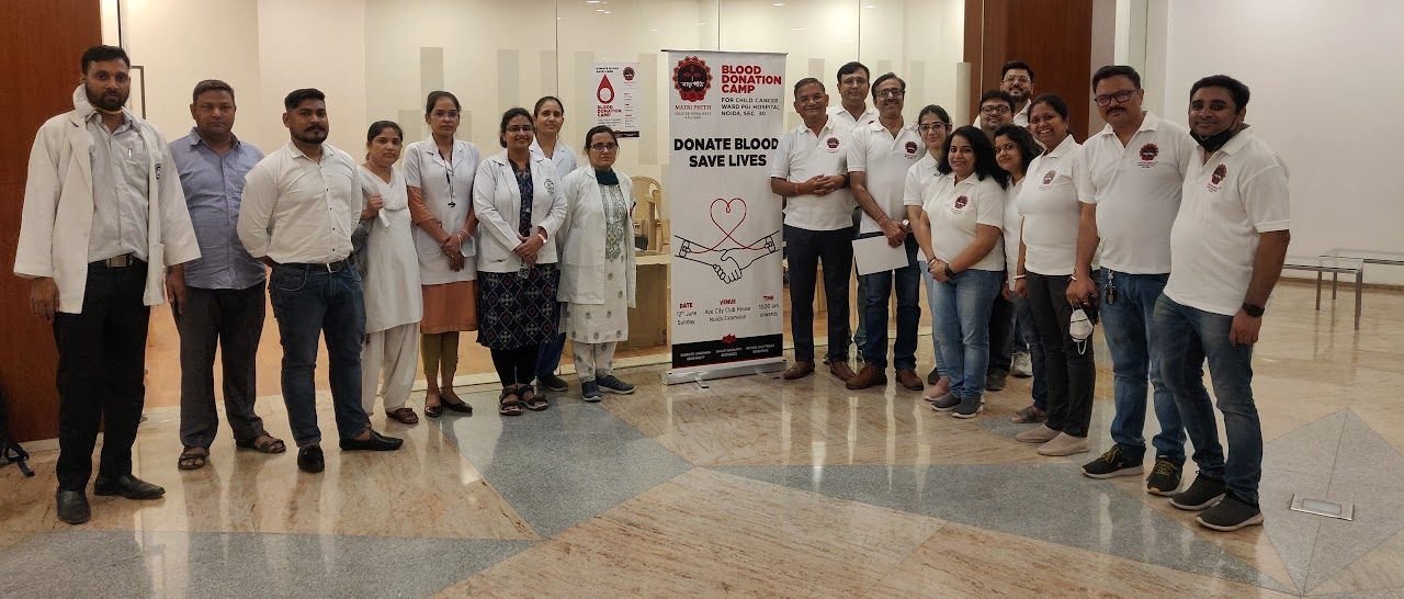 Matri Peeth volunteers at a blood donation camp